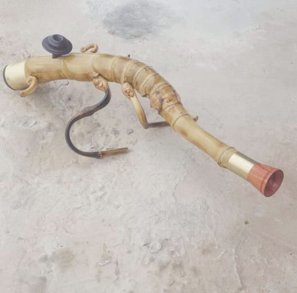 Điếu cày quái dị